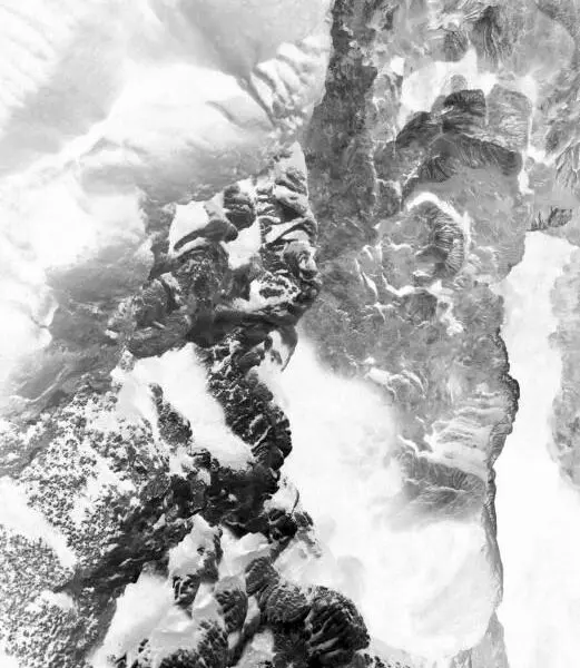 Marc-Antoine Garnier, La Cime, 2020, diptyque, tirage pigmentaire papier Etching 310g, contrecollage aluminium anodisé 1mm, cadre chêne, 120 x 81 cm chaque (détail).