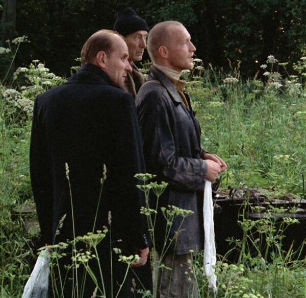 Stalker, from left: Anatoliy Solonitsyn, Nikolay Grinko, Aleksandr Kaydanovskiy, 1979. Janus Films / Courtesy Everett Collection !